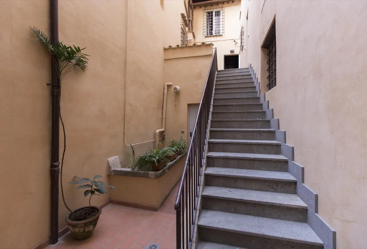 Cozy Apartment In Via Degli Spagnoli - Fromhometorome