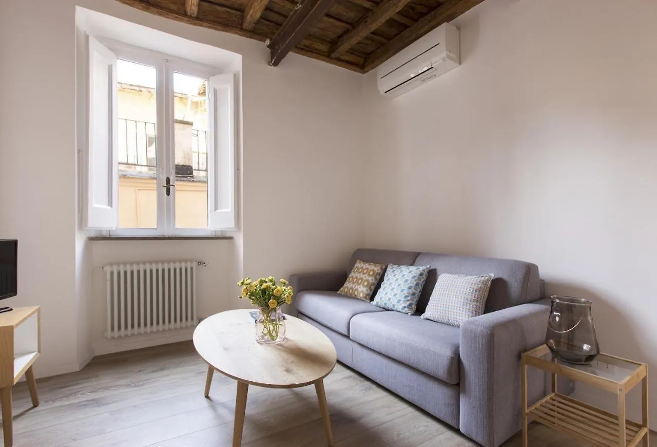Cozy Apartment In Via Degli Spagnoli - FromhometoRzym