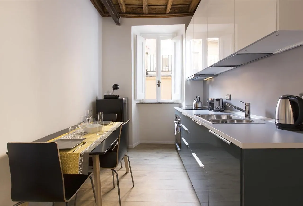 Cozy Apartment In Via Degli Spagnoli - FromhometoRzym