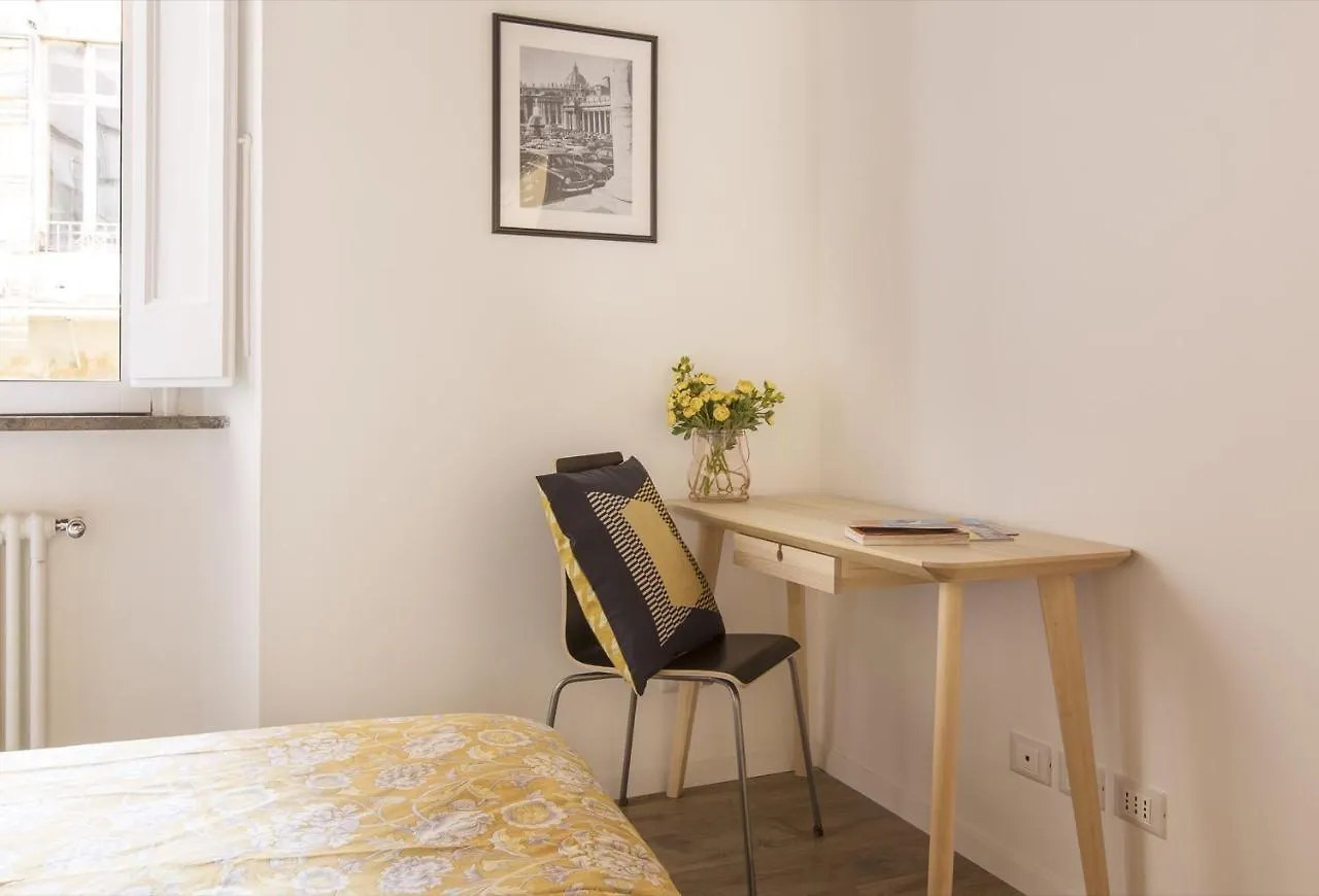 Cozy Apartment In Via Degli Spagnoli - FromhometoRzym  Rzym