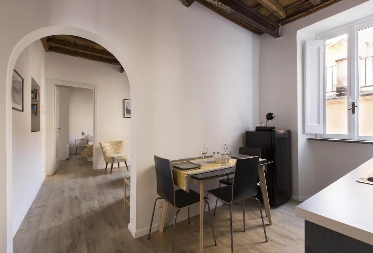 Cozy Apartment In Via Degli Spagnoli - FromhometoRzym