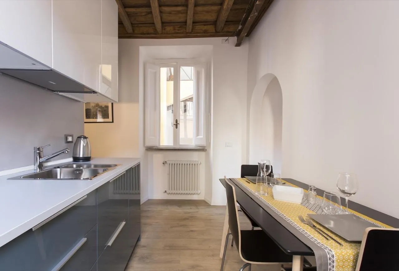 Cozy Apartment In Via Degli Spagnoli - FromhometoRzym Włochy