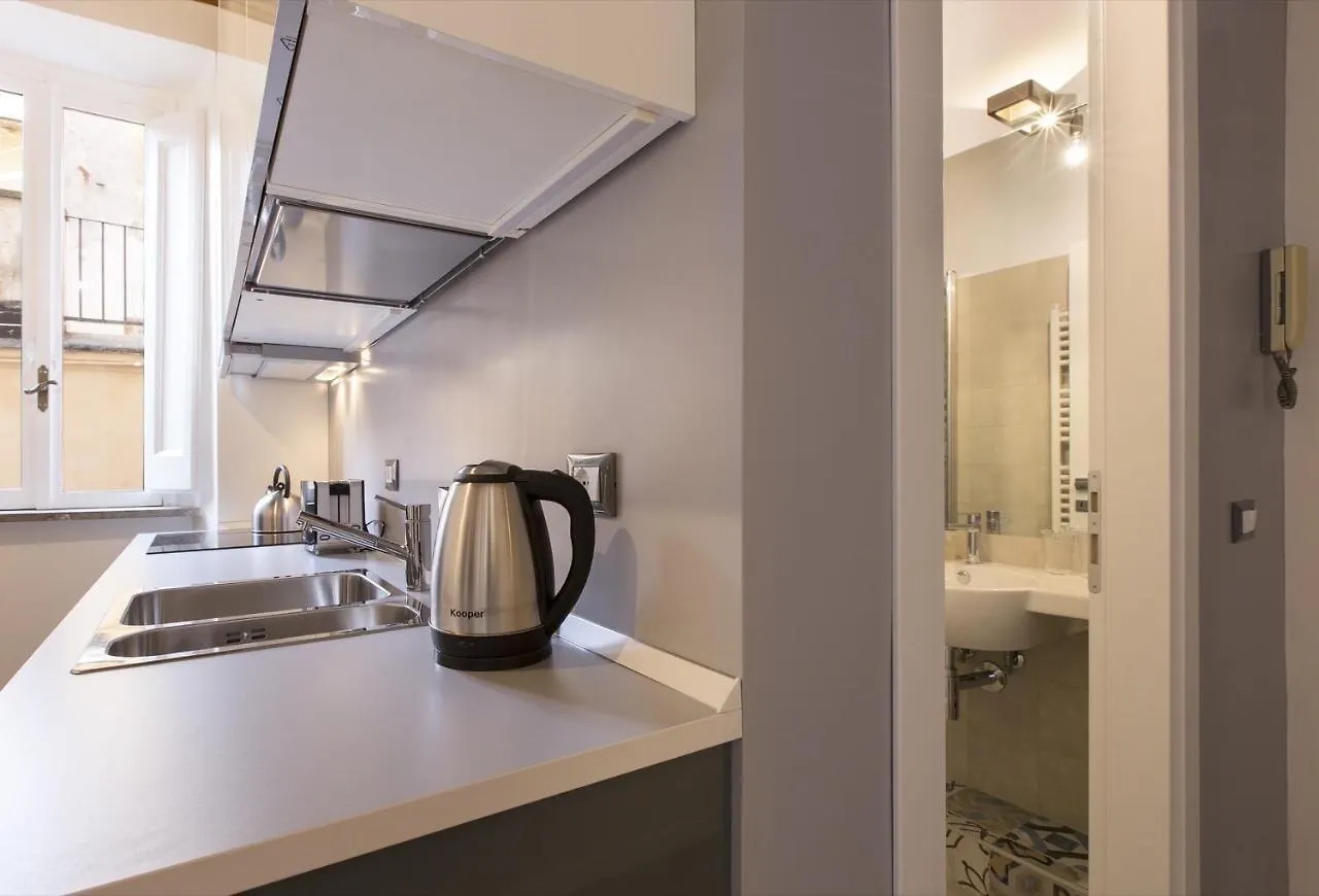 Cozy Apartment In Via Degli Spagnoli - FromhometoRzym